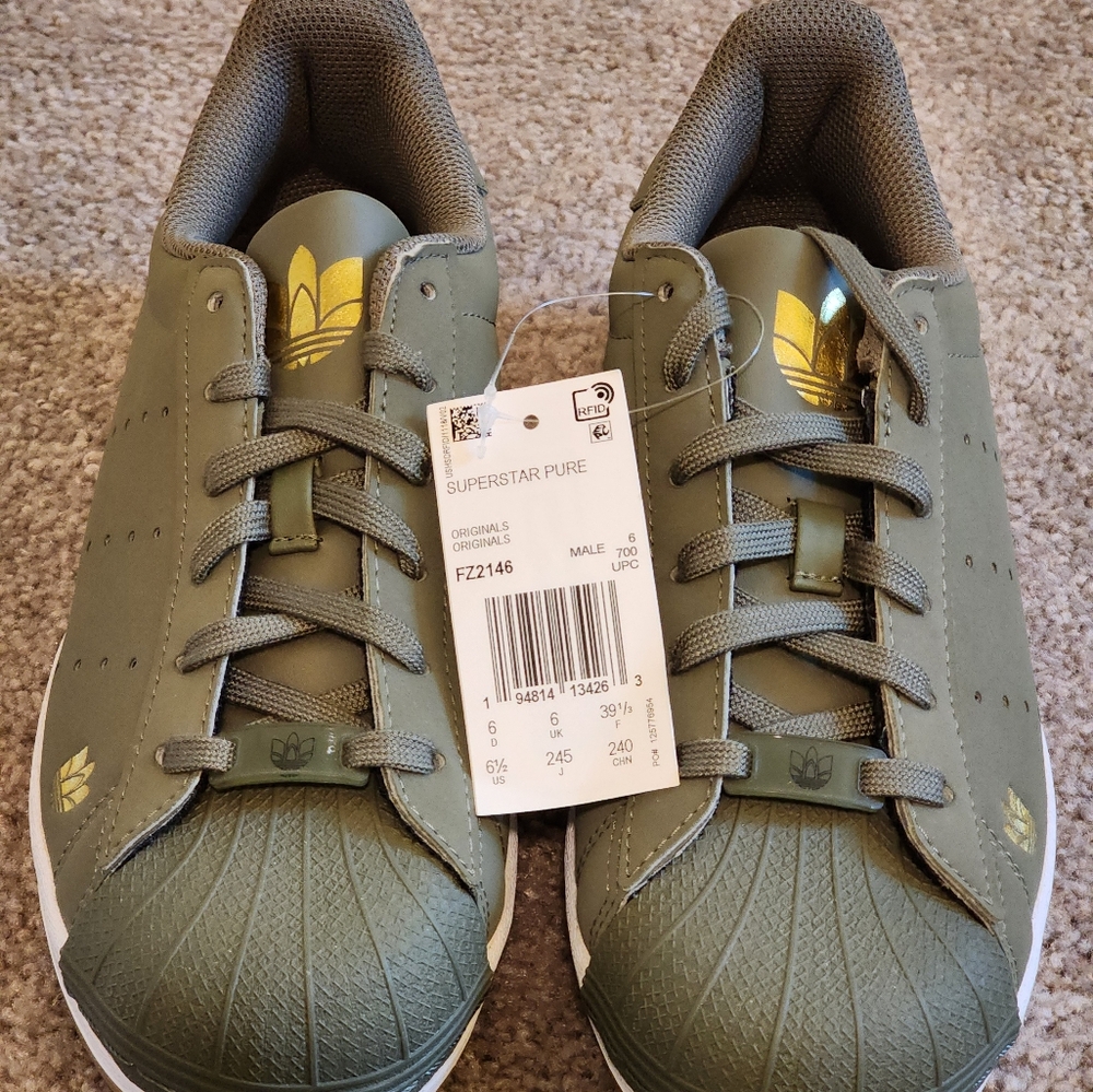 ADIDAS Limited Edition NWTO, Leather, Khaki Green w/Gold Trim.M-6.5, W-8